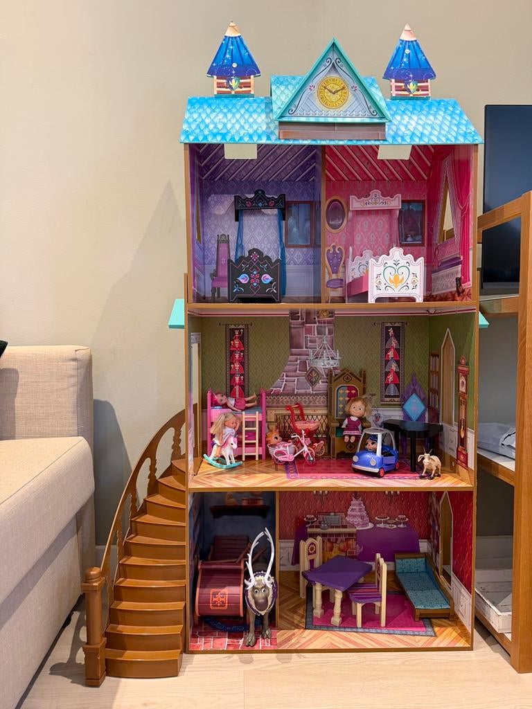 Frozen poppenhuis stevig, Kinderen en Baby's, Speelgoed | Poppenhuizen, Ophalen, Zo goed als nieuw, Poppenhuis