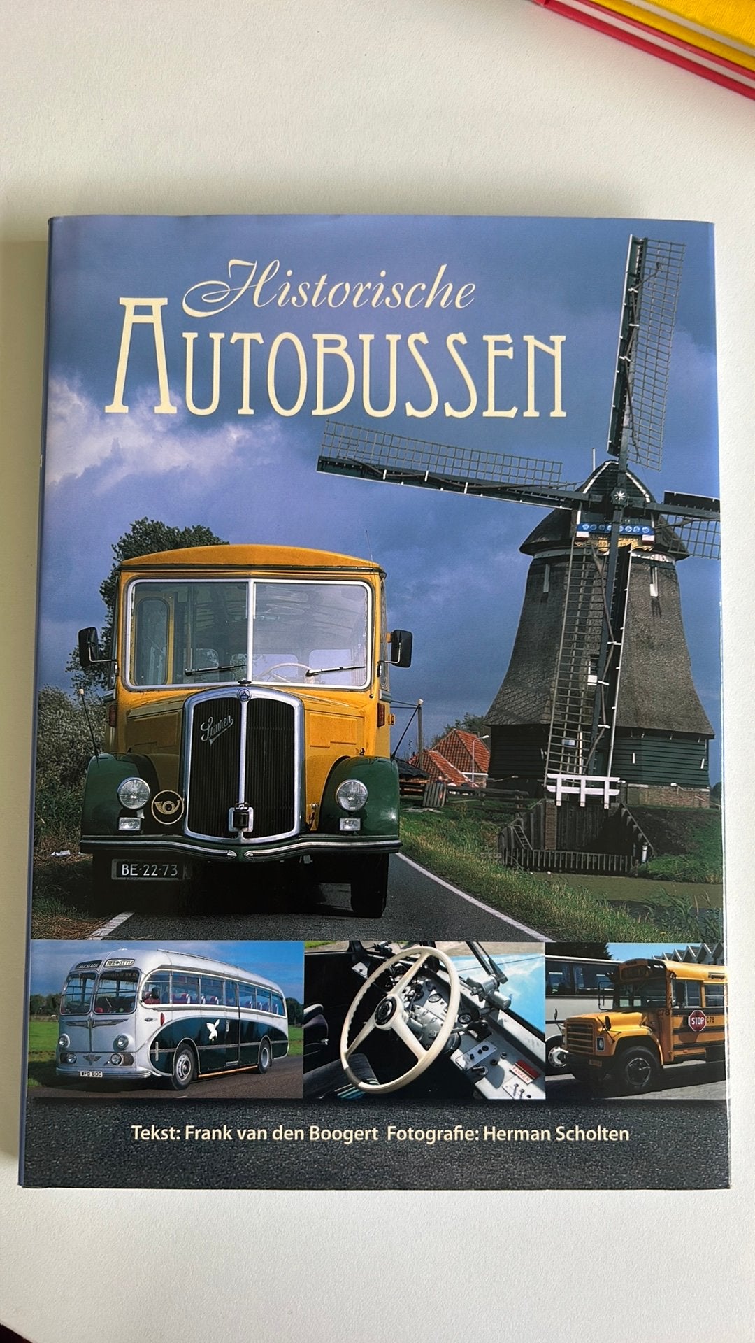 Historische Autobussen - Boek over oude bussen, Boeken, Geschiedenis | Stad en Regio, Zo goed als nieuw, 20e eeuw of later, Ophalen of Verzenden