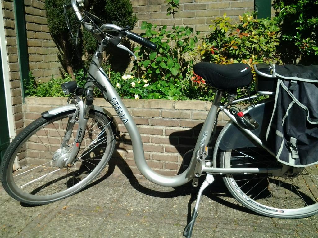 stella 28 i wielen kleur zilver motor in voorwiel, Fietsen en Brommers, Elektrische fietsen, Gebruikt, 51 tot 55 cm, 30 tot 50 km per accu