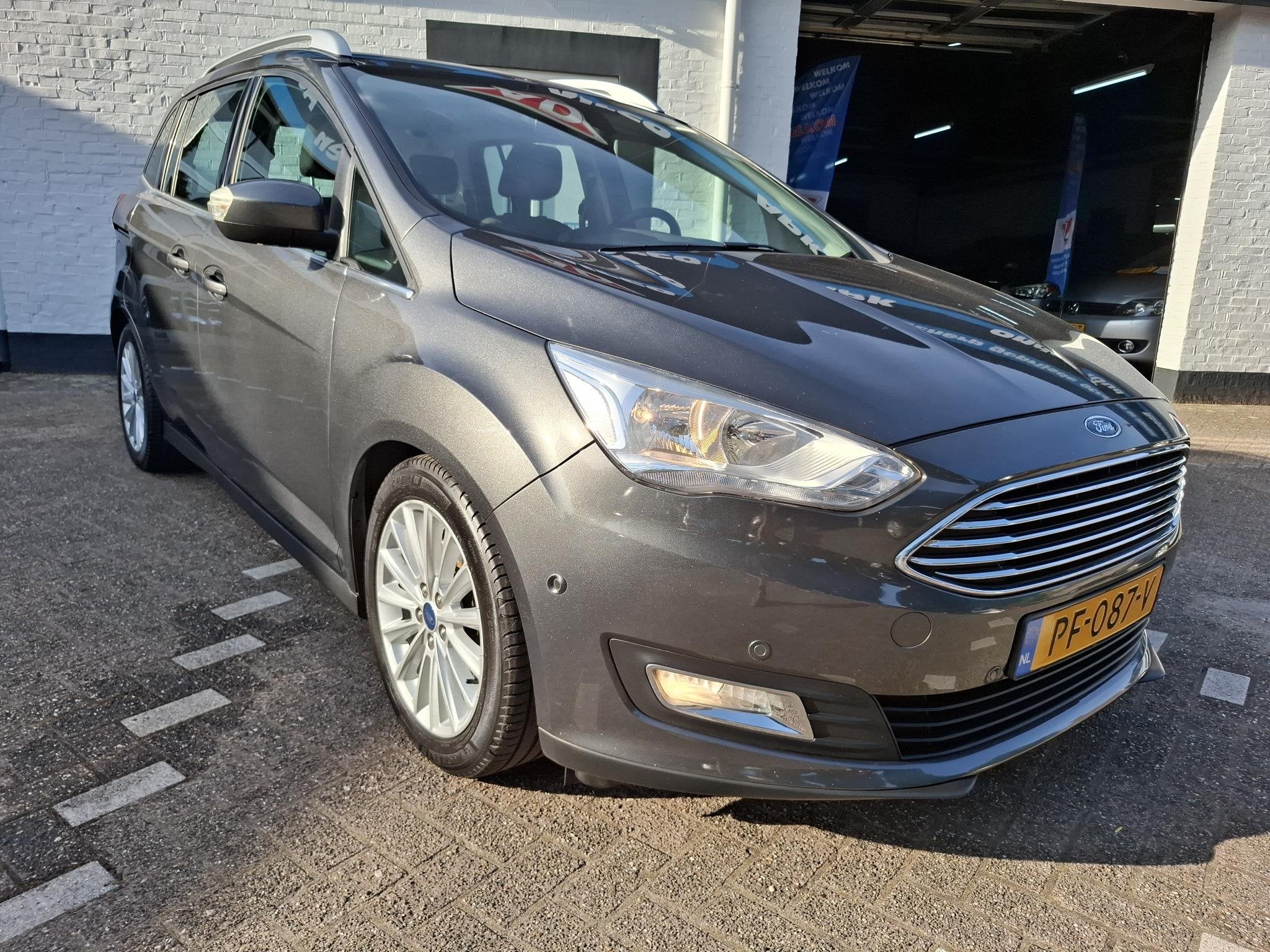 Ford Grand C-Max 1.0 Titanium /Nieuwe apk/ Nieuwe distributi, Auto's, Voorwielaandrijving, 745 kg, Gebruikt, Euro 6