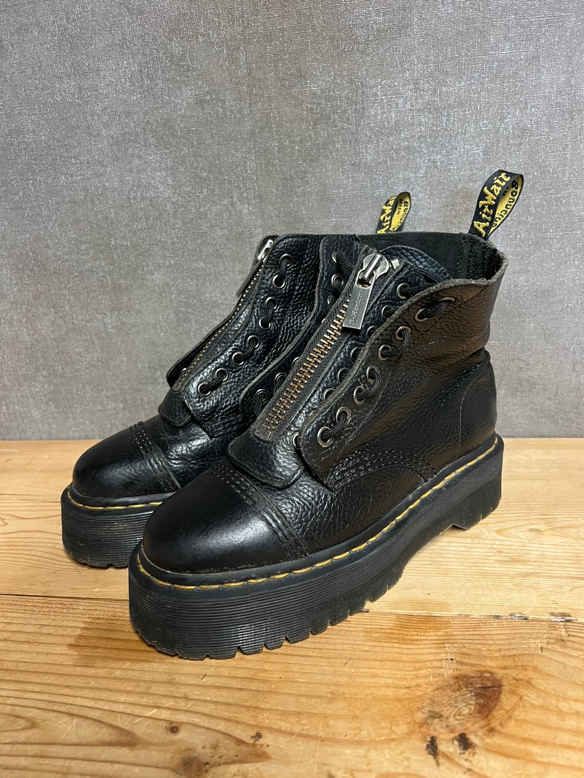 Dr. Martens Sinclair plateauveterboots, Zwart, Lage of Enkellaarzen, Ophalen of Verzenden, Gedragen