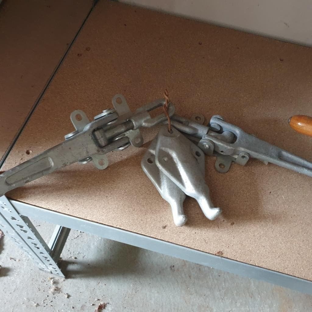 2x complete zware verzinkte klepsluiting voor aanhanger, Ophalen, Gebruikt