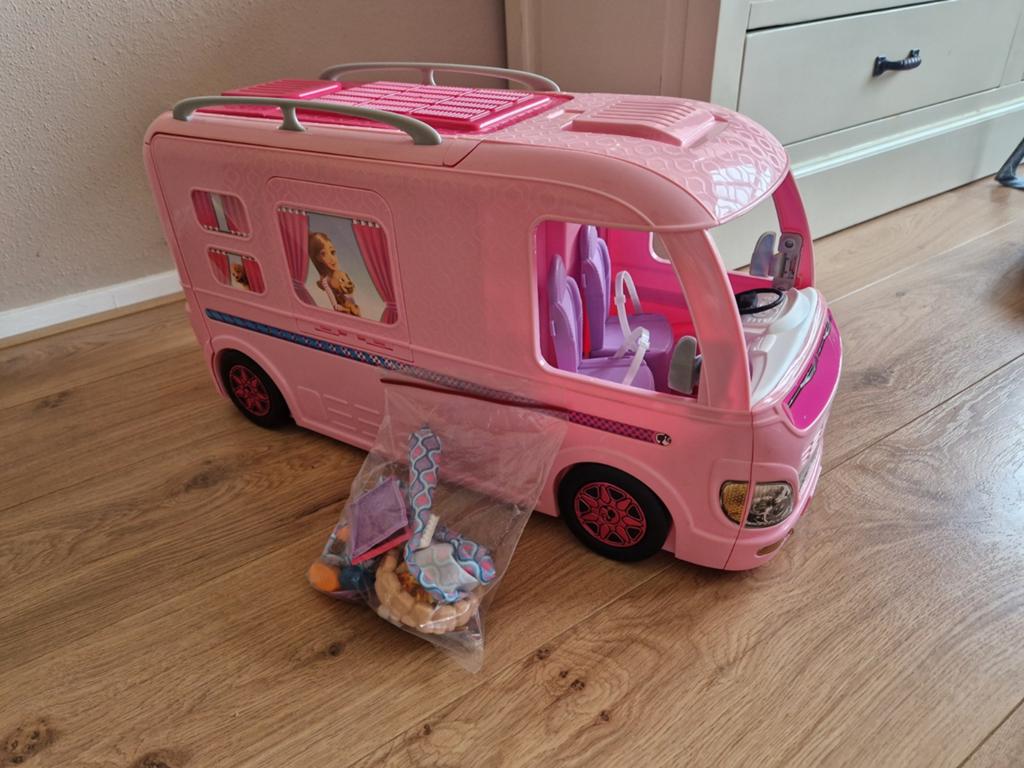 Barbie camper met zwembad, hangmatten, keuken enz., Ophalen of Verzenden, Gebruikt