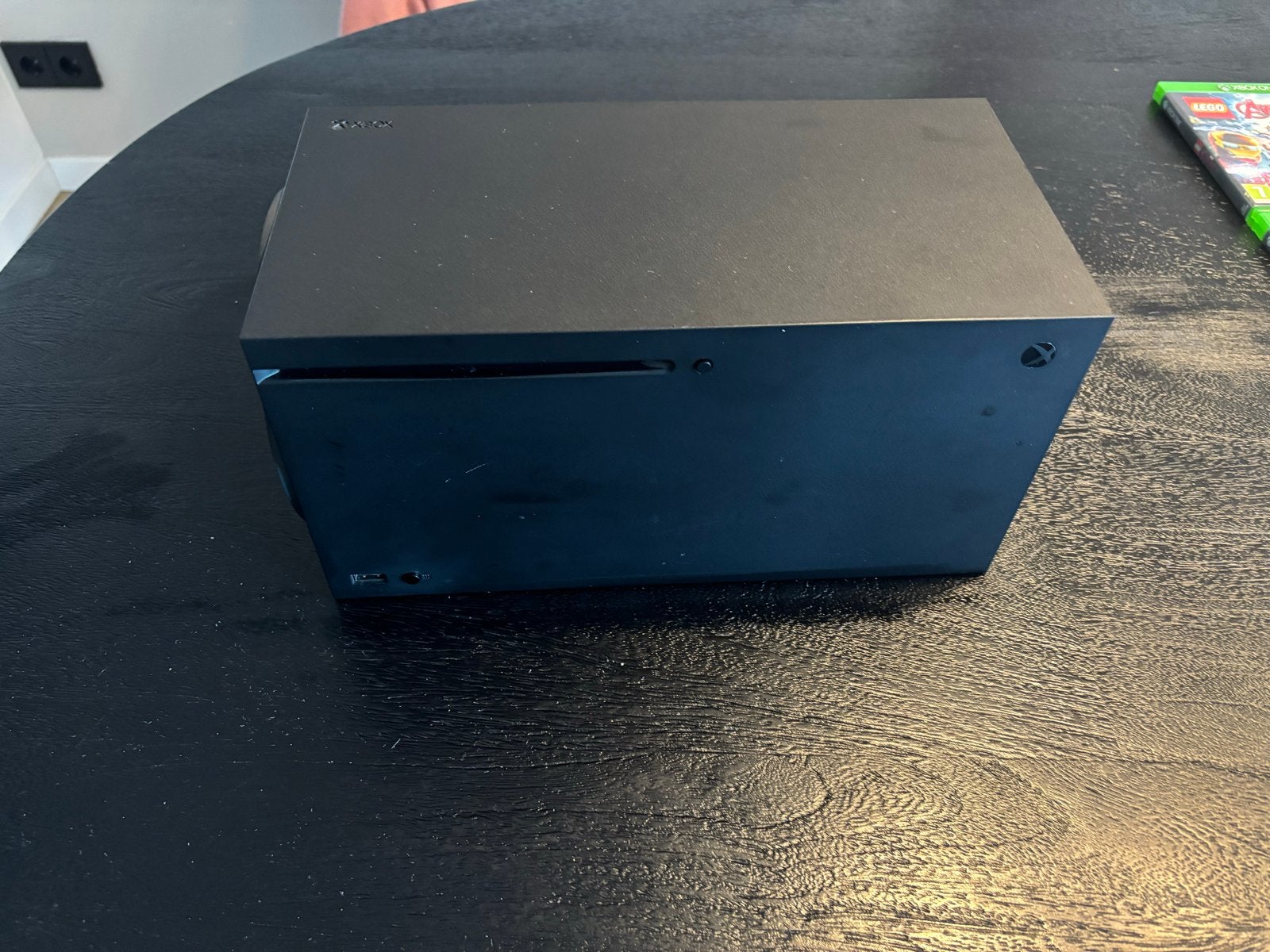 Xbox Series X met 2 controllers en 12 games