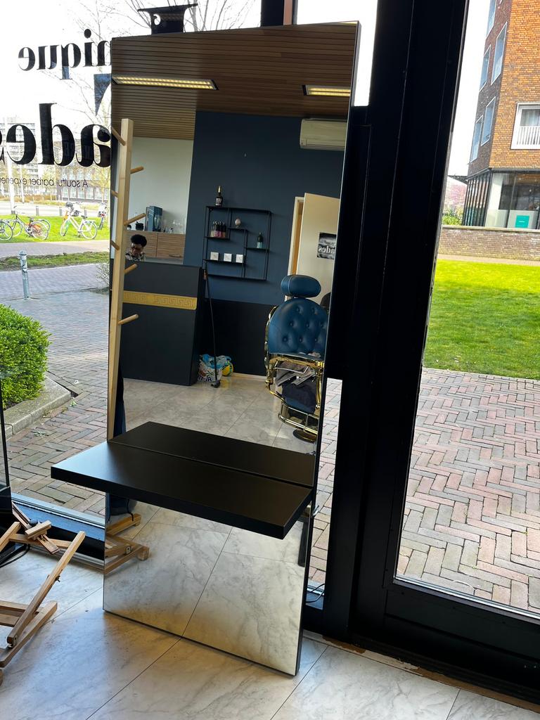 Kappers spiegel met plank, Huis en Inrichting, Woonaccessoires | Spiegels, Ophalen, Zo goed als nieuw, 150 tot 200 cm, Rechthoekig