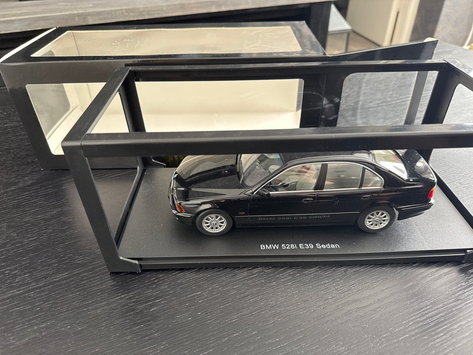 Modelauto BMW 528i E39 Sedan - Nieuw in doos, Ophalen, Nieuw, Auto
