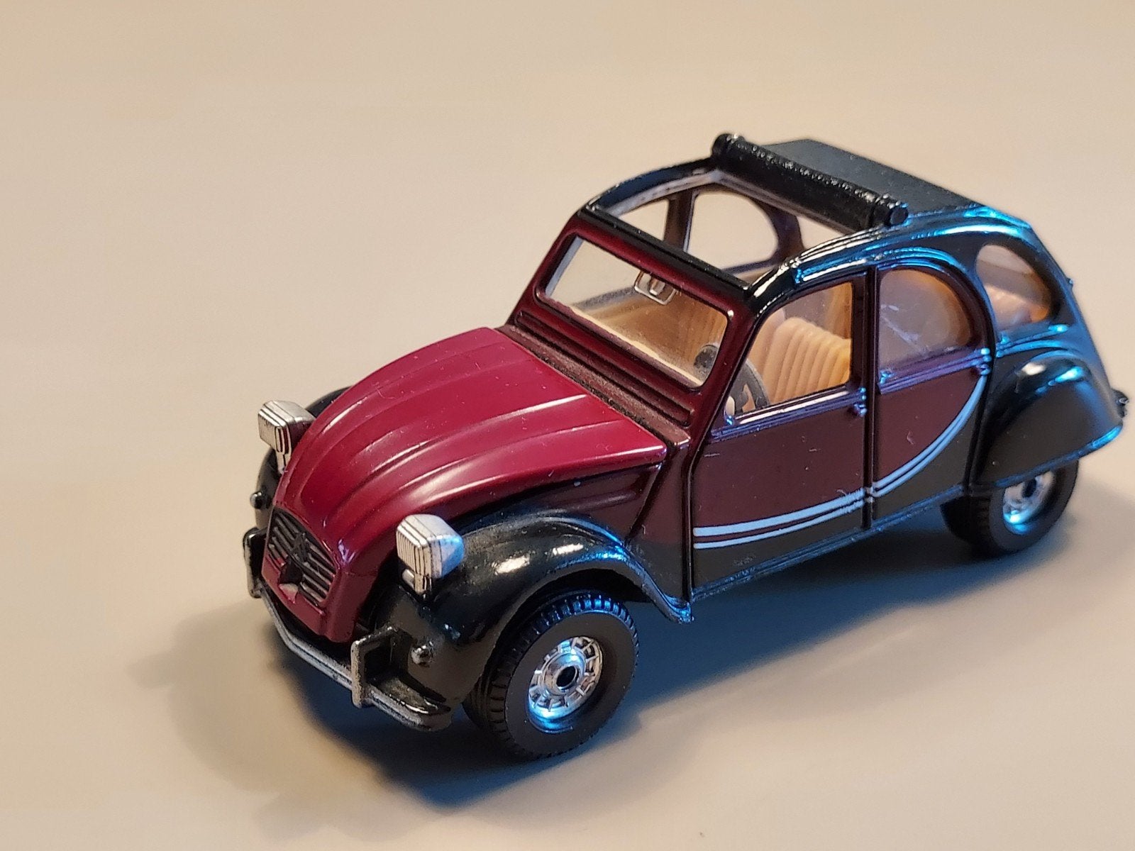 Citroën 2cv6  Charleston 1:36  Corgi Toys als nieuw, Hobby en Vrije tijd, Modelauto's | Overige schalen, Ophalen of Verzenden