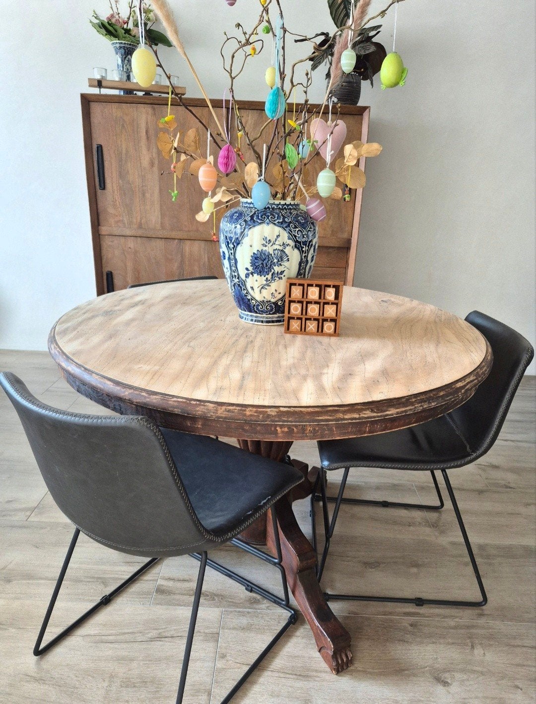 Teakhout ronde tafel met sierlijke poot, Ophalen