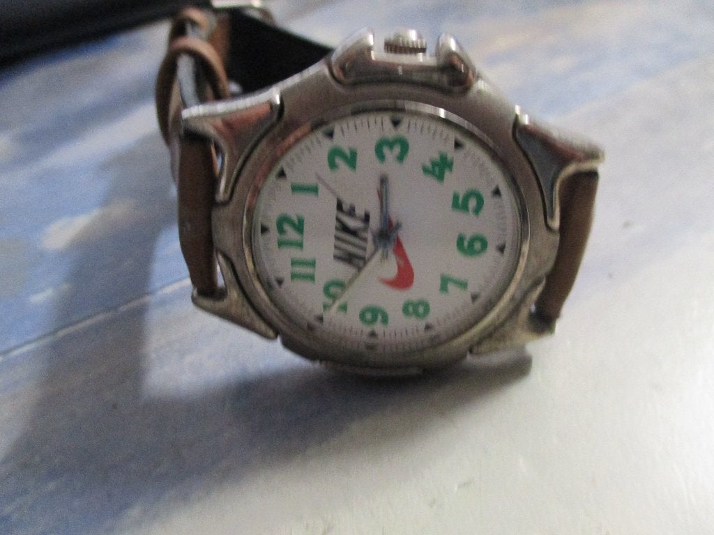 PRIMA WERKENDE ORIGINEEL NIKE VINTAGE MET NWE BATTERIJ+ 100%, Ophalen of Verzenden, Gebruikt, Wit, Jongen of Meisje