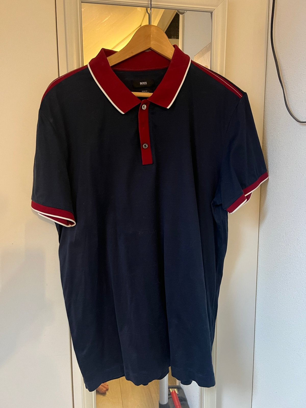 Boss Slim Fit Poloshirt - Donkerblauw met Rood/Wit, Kleding | Heren, T-shirts, Ophalen of Verzenden, Zo goed als nieuw, Overige maten