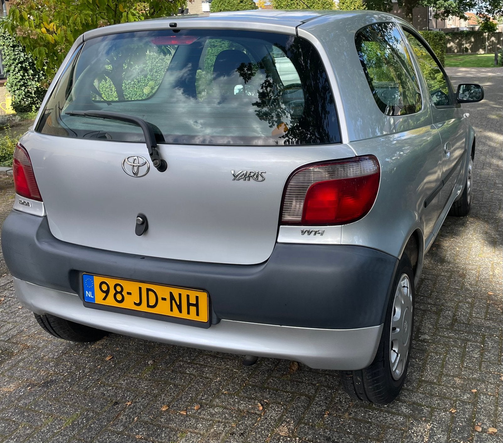 Toyota Yaris 1.0 16V Vvti 3DR 2002 Grijs APK tot 0827, Auto's, Voorwielaandrijving, Stof, 4 cilinders, 400 kg