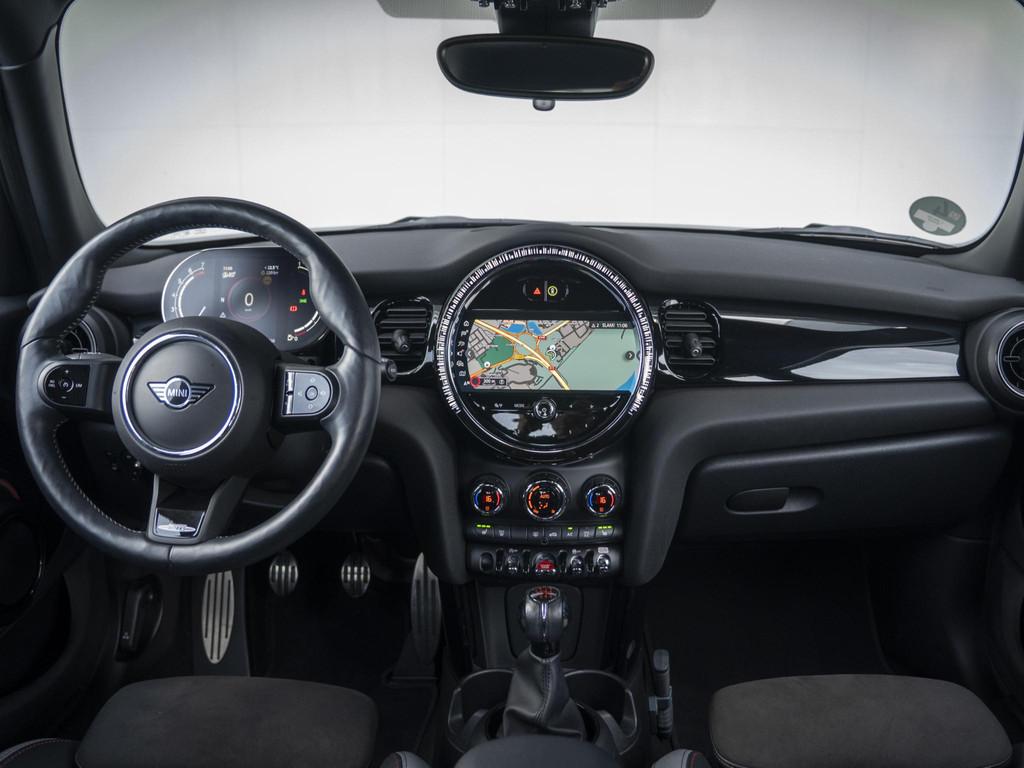 MINI 5-deurs Cooper JCW-Pakket + Achteruitrijcamera + Comfor, Auto's, Mini, 136 pk, Gebruikt, Met garantie (alle), Wit