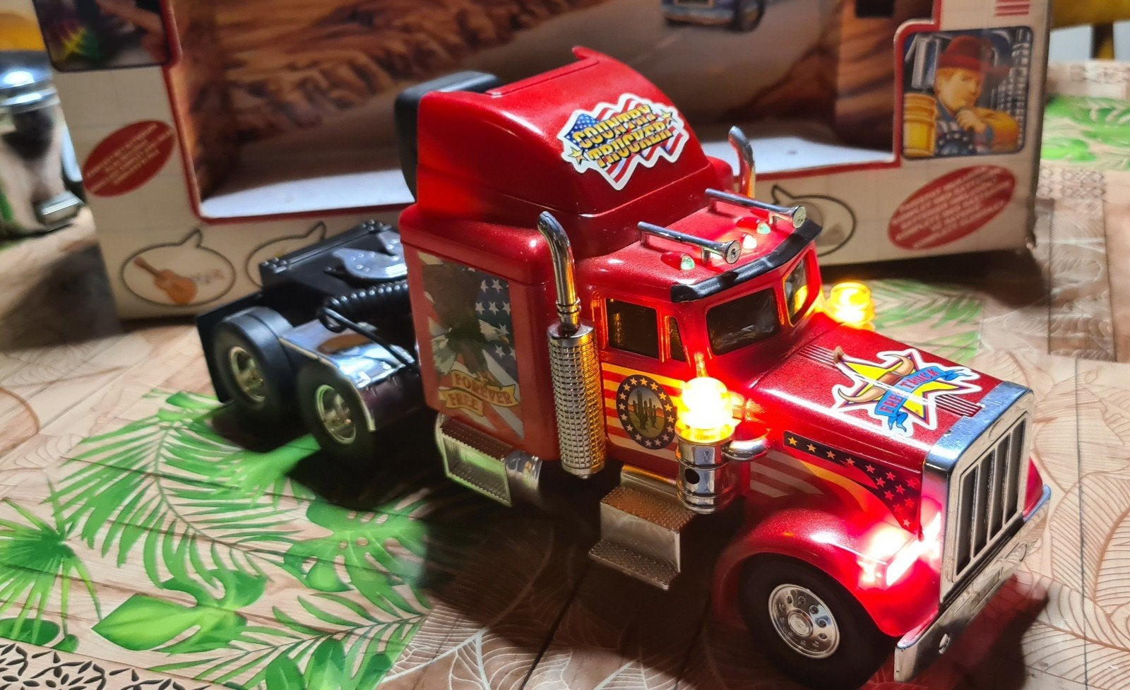 Amerikaanse Truck Rood met Licht en Geluid en Friktie motor, Ophalen, Zo goed als nieuw
