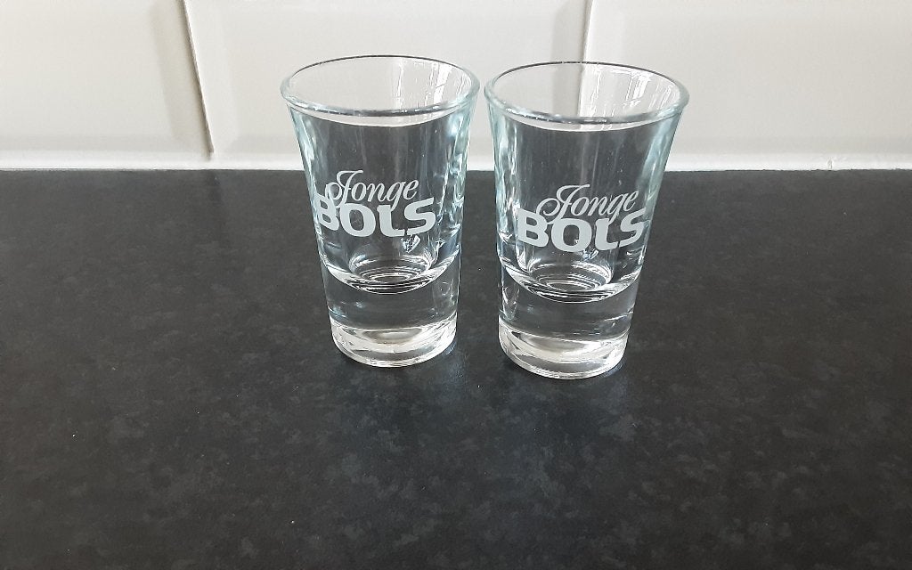 BOLS, JONGE BOLS glaasjes 2 stuks, dikke voet, Ophalen of Verzenden, Zo goed als nieuw, Bierglas