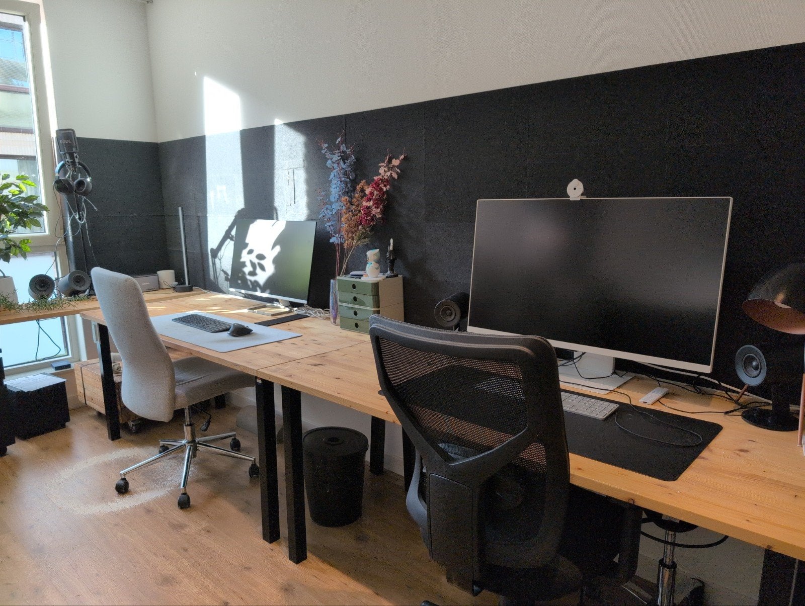 Twee houten bureaus met zwarte poten (170*80), Ophalen, Gebruikt