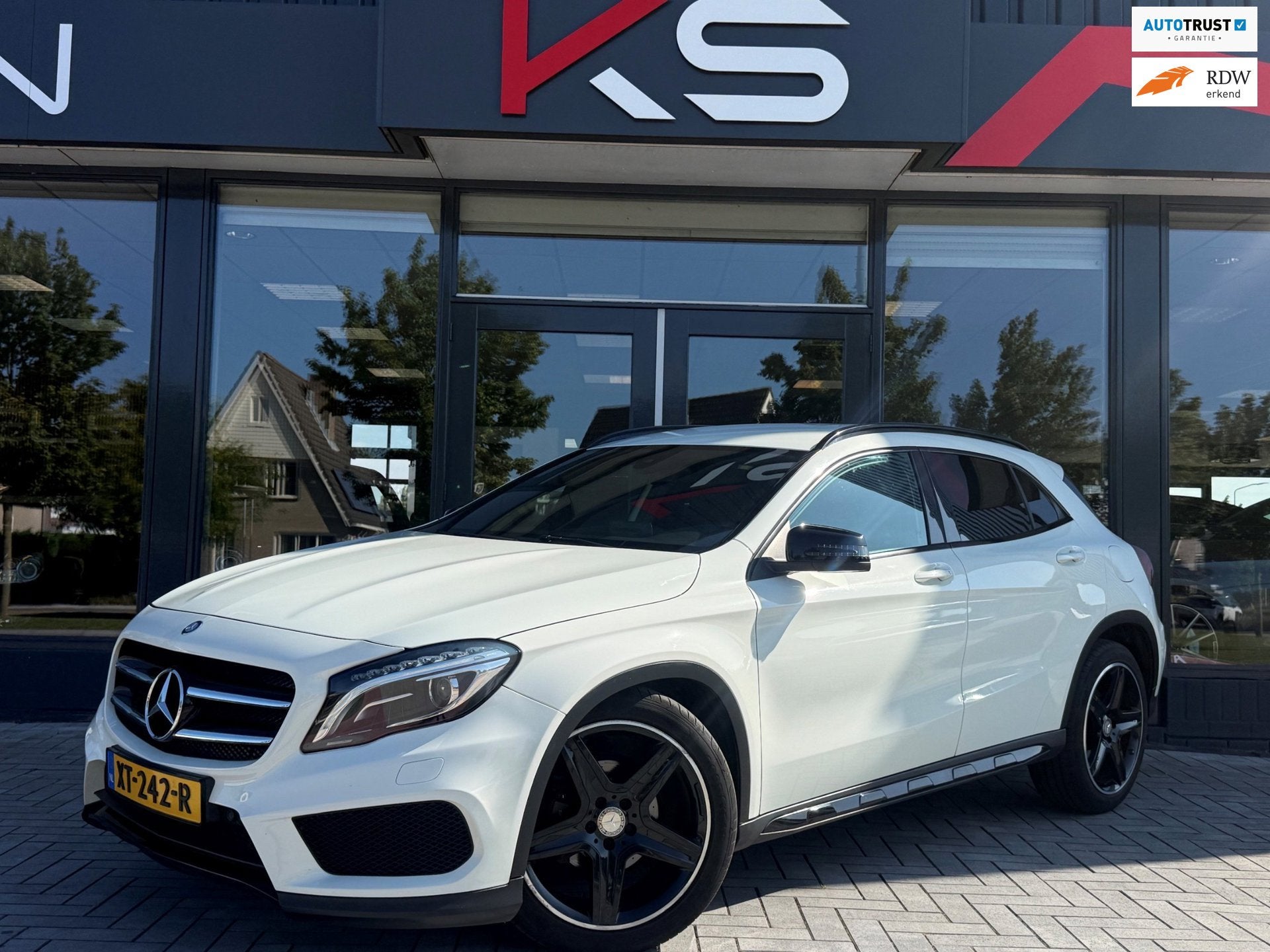 Mercedes-Benz GLA-klasse 180 AMG Night Edition Camera Navi, Auto's, Gebruikt, Euro 6, 4 cilinders, 715 kg