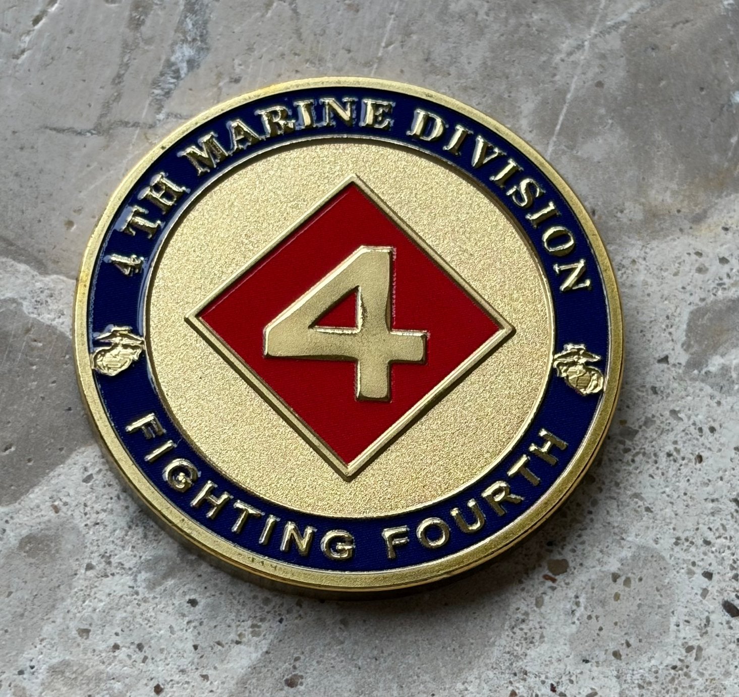 US Marine Corps 4th marine division coin, Verzamelen, Militaria | Algemeen, Verzenden, Marine, Amerika, Embleem of Badge