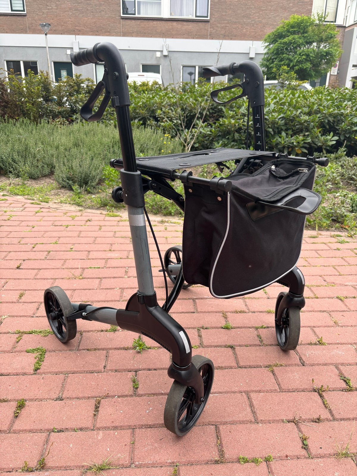 Rollator aldi met tas, Ophalen, Zo goed als nieuw