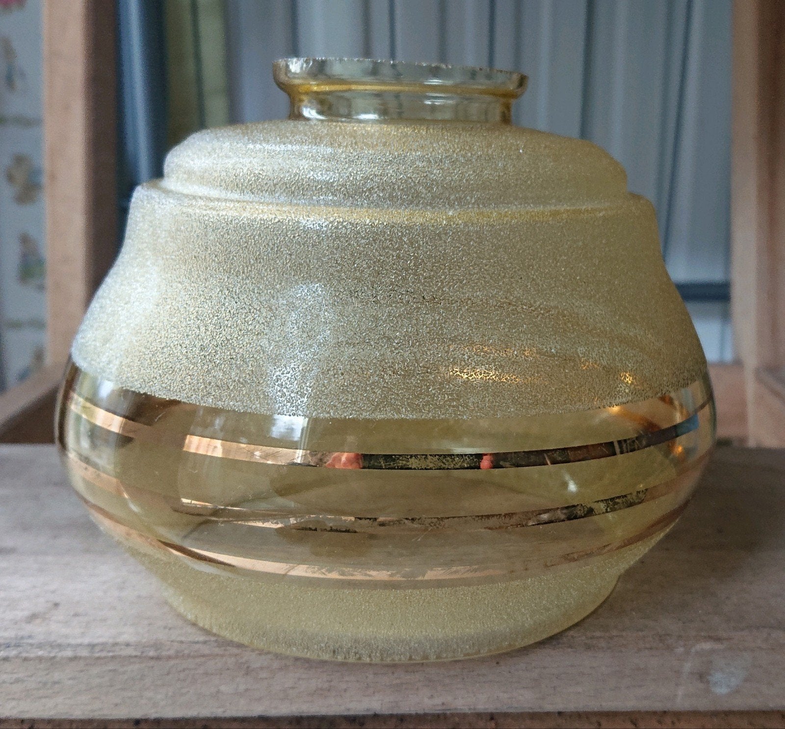 Retro vintage glazen lampenkap met kraag izgs
Beschrijving	R, Ophalen of Verzenden, Goud, Rond, Glas