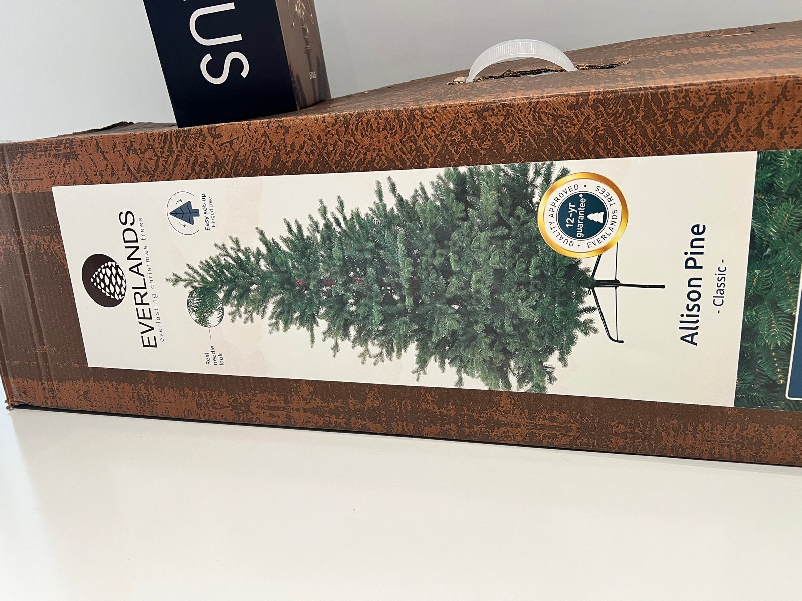 Kerstboom en piek, 2,1 m joog 127cm breedt, Diversen, Ophalen of Verzenden, Zo goed als nieuw