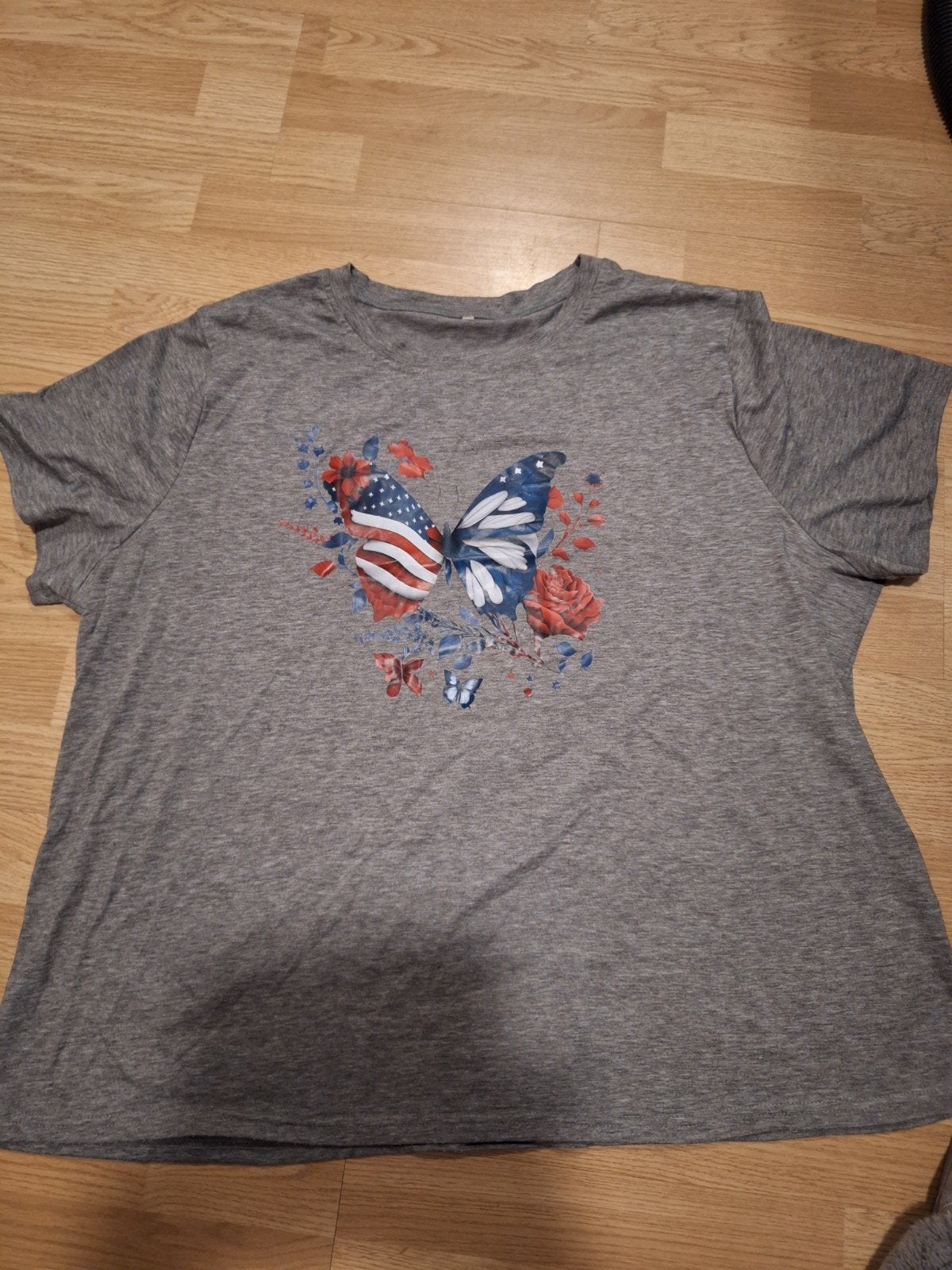 Grijs T-shirt met Amerikaanse Vlinderprint - Maat 5XL, Kleding | Dames, Maat 46/48 (XL) of groter, Ophalen of Verzenden, Zo goed als nieuw