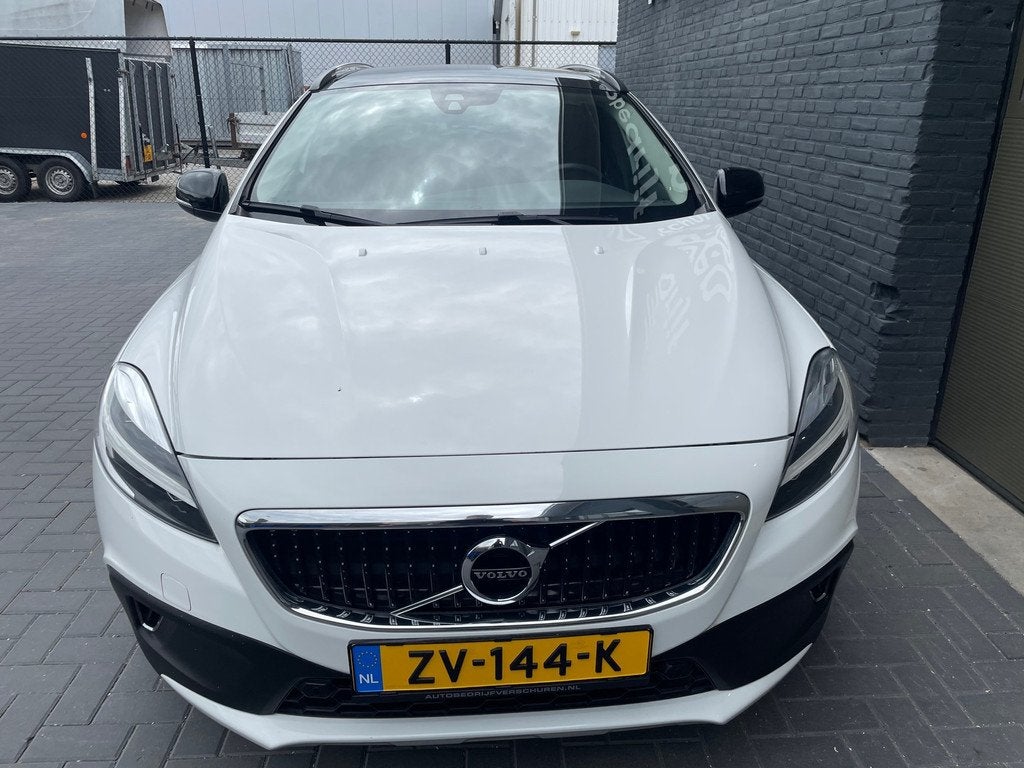 Volvo V40 Cross Country 1.5 T3 Polar+ Luxury pano trekhaak s, 4 cilinders, 700 kg, Wit, 152 pk