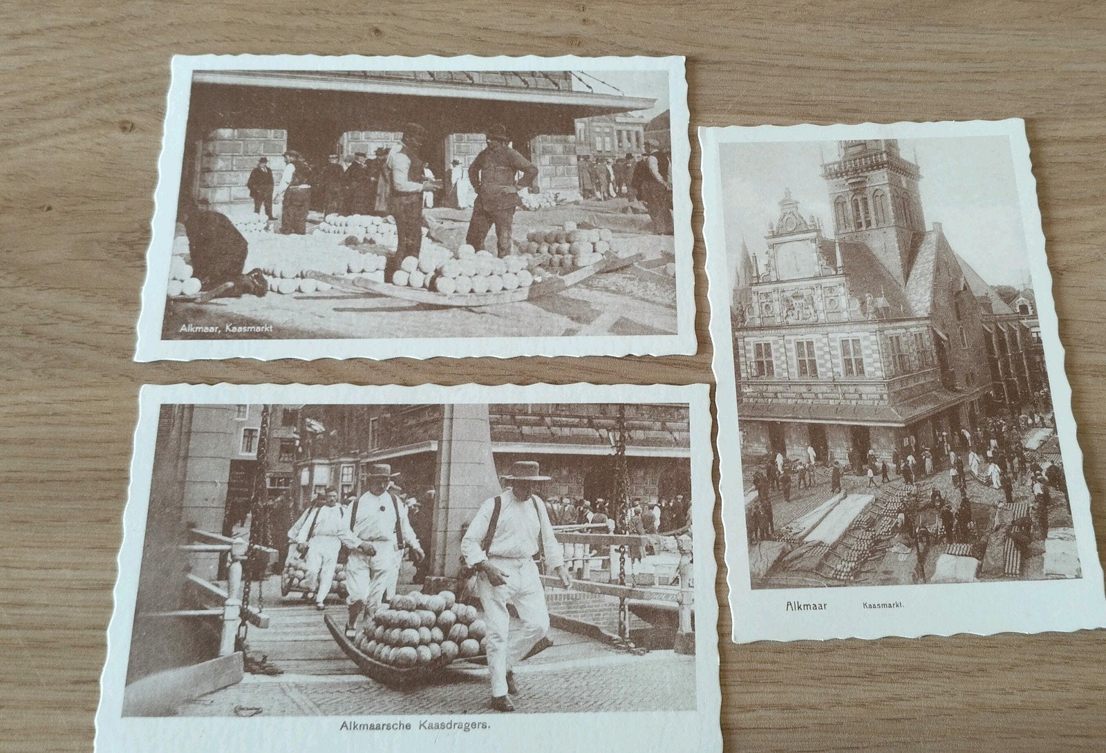 3 oude ansichtkaarten Alkmaar Kaasmarkt en stadsgezicht, Verzenden, Voor 1920, Ongelopen, Noord-Holland