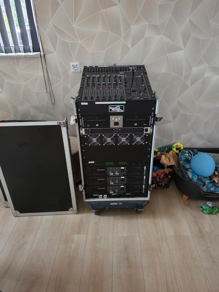 Gezocht mengpaneel met subwoofer uitgang, Ophalen of Verzenden