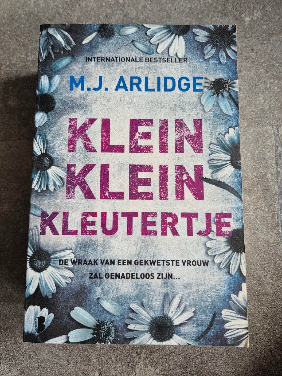 M.J. Arlidge - Klein Klein Kleutertje (Thriller), Boeken, Ophalen of Verzenden, Gelezen, M.J. Arlidge