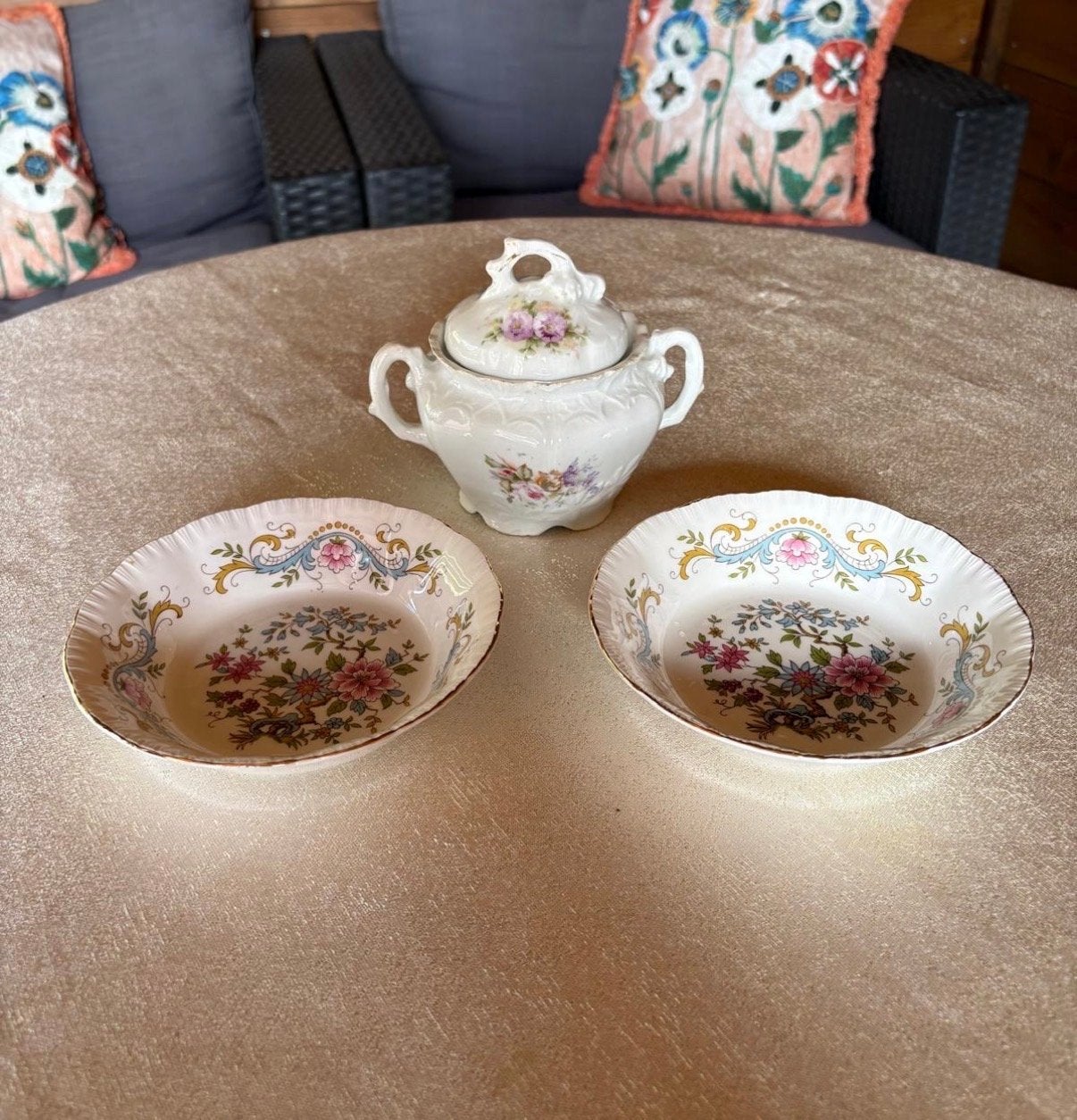 Vintage porseleinen suikerpot en schaaltjes met bloemen, Ophalen