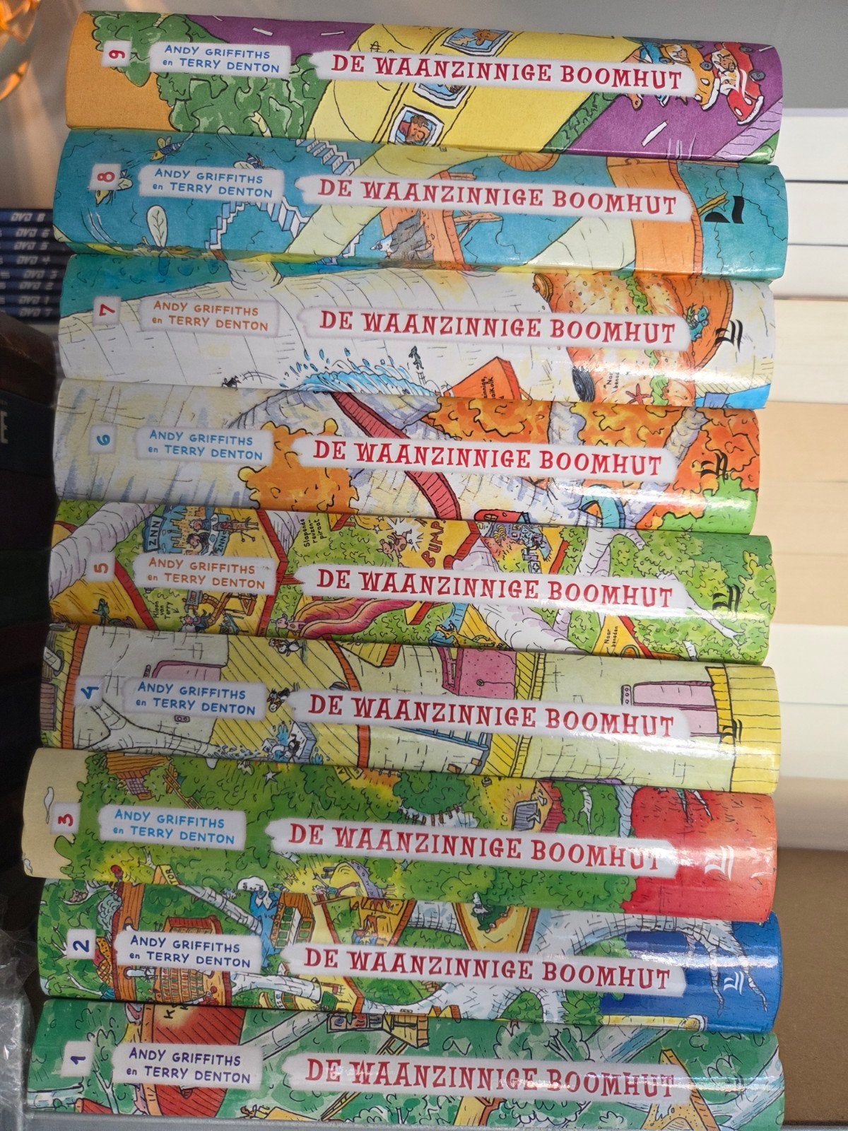 De Waanzinnige Boomhut - Deel 1 tm 9, Boeken, Ophalen of Verzenden, Zo goed als nieuw