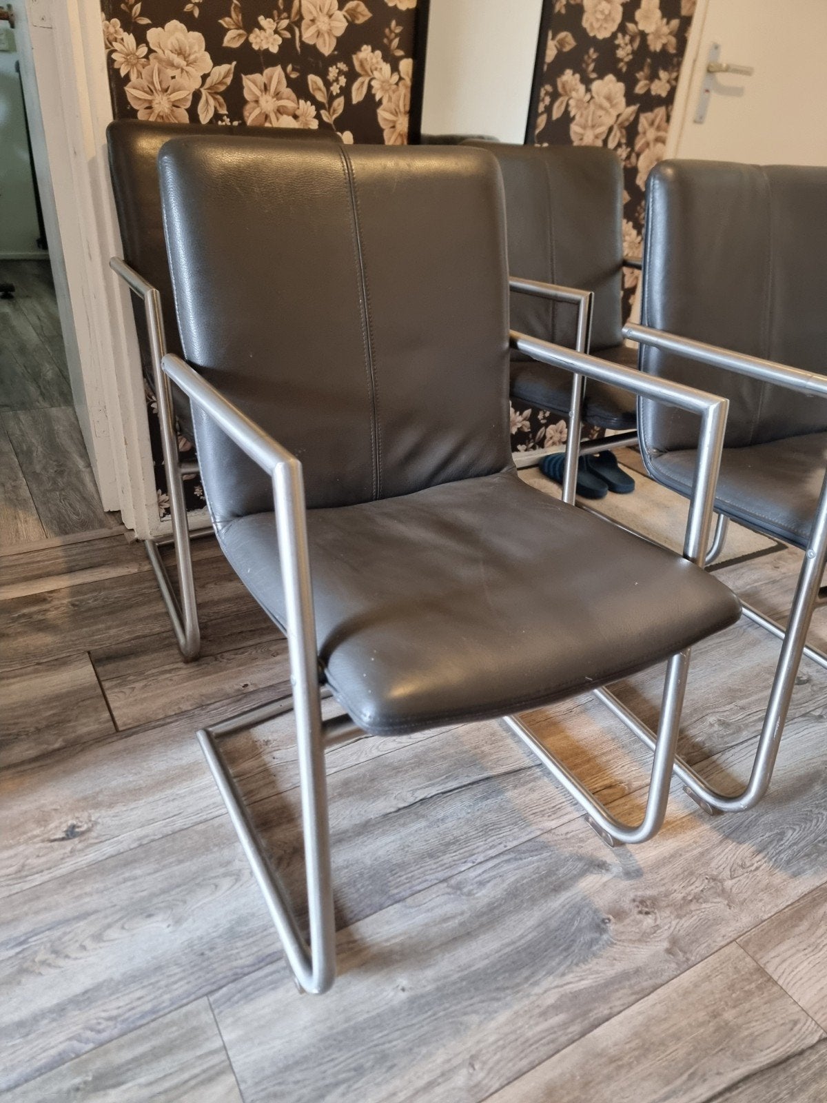 4 grijze eetkamerstoelen/stoelen, Ophalen of Verzenden, Gebruikt, Grijs, Leer