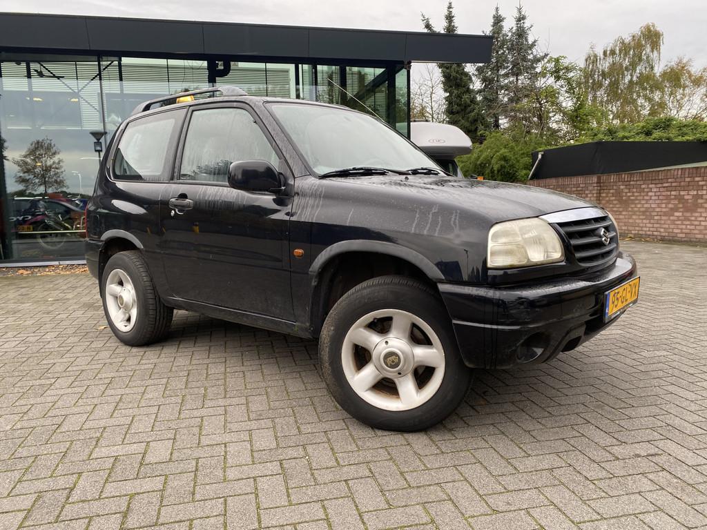 Suzuki Grand Vitara 1.6 Metal Top (bj 2001), 13 km/l, 94 pk, Stof, Zwart