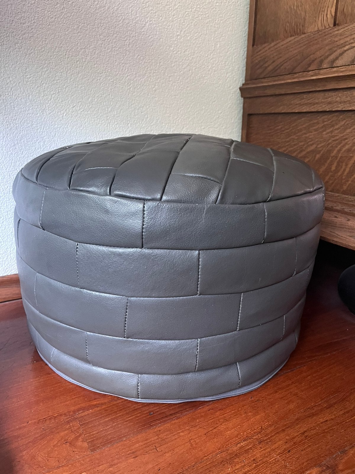 Mooie grijze vintage patchwork poef hocker, Ophalen of Verzenden, Rond
