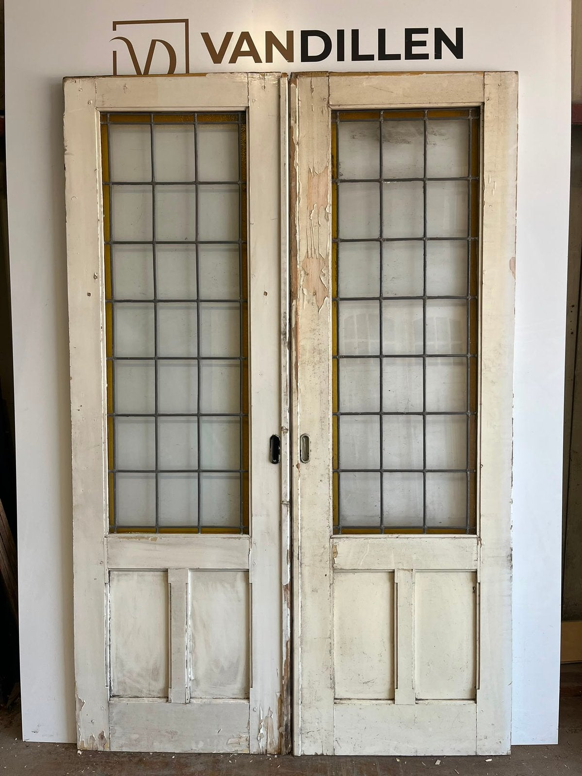 Hoge antieke ensuite schuifdeuren met glas in lood