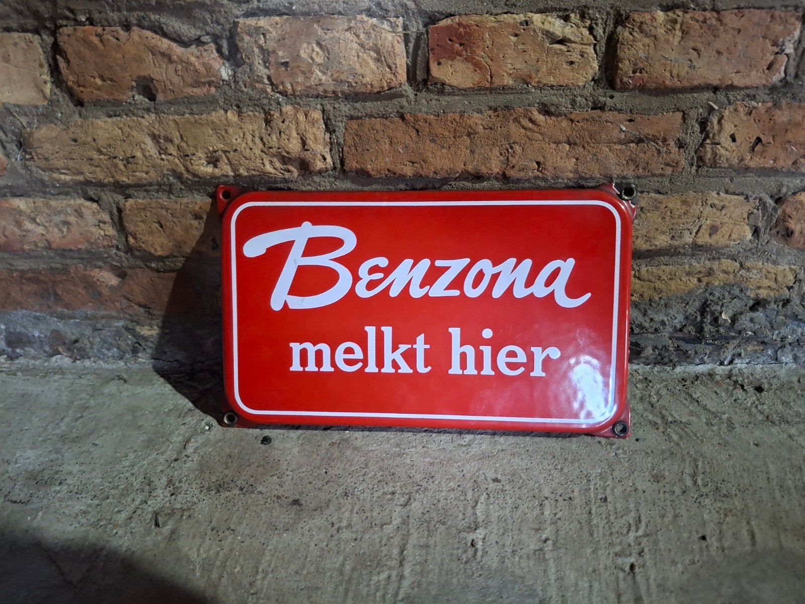 Vintage Benzona melkt hier emaille reclamebord melkmachine, Ophalen of Verzenden