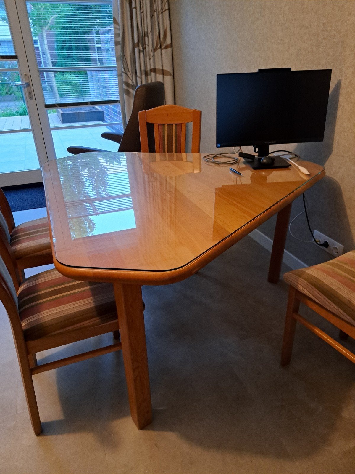 eettafel  blank eiken, Ophalen, 4 tot 6 stoelen
