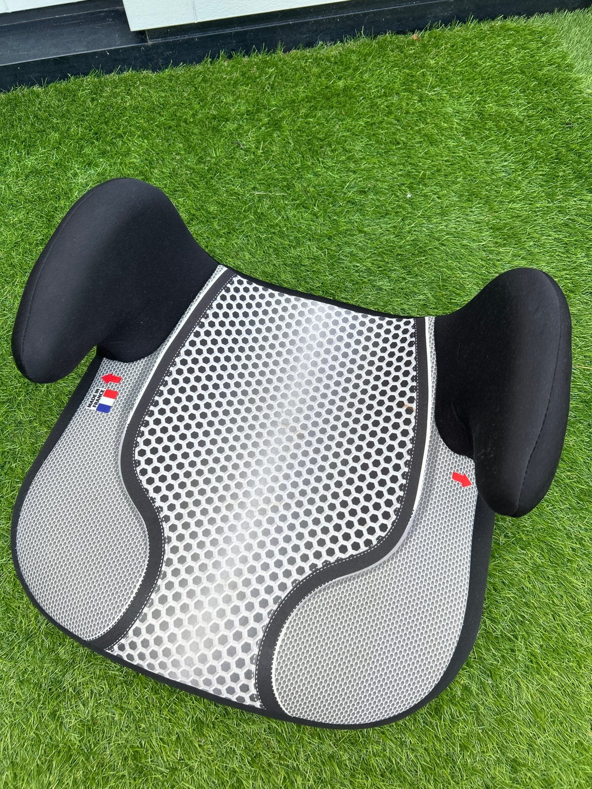 Zwart/grijs kinderzitje voor in de auto, Overige merken, 15 t/m 36 kg, Gebruikt, Autogordel