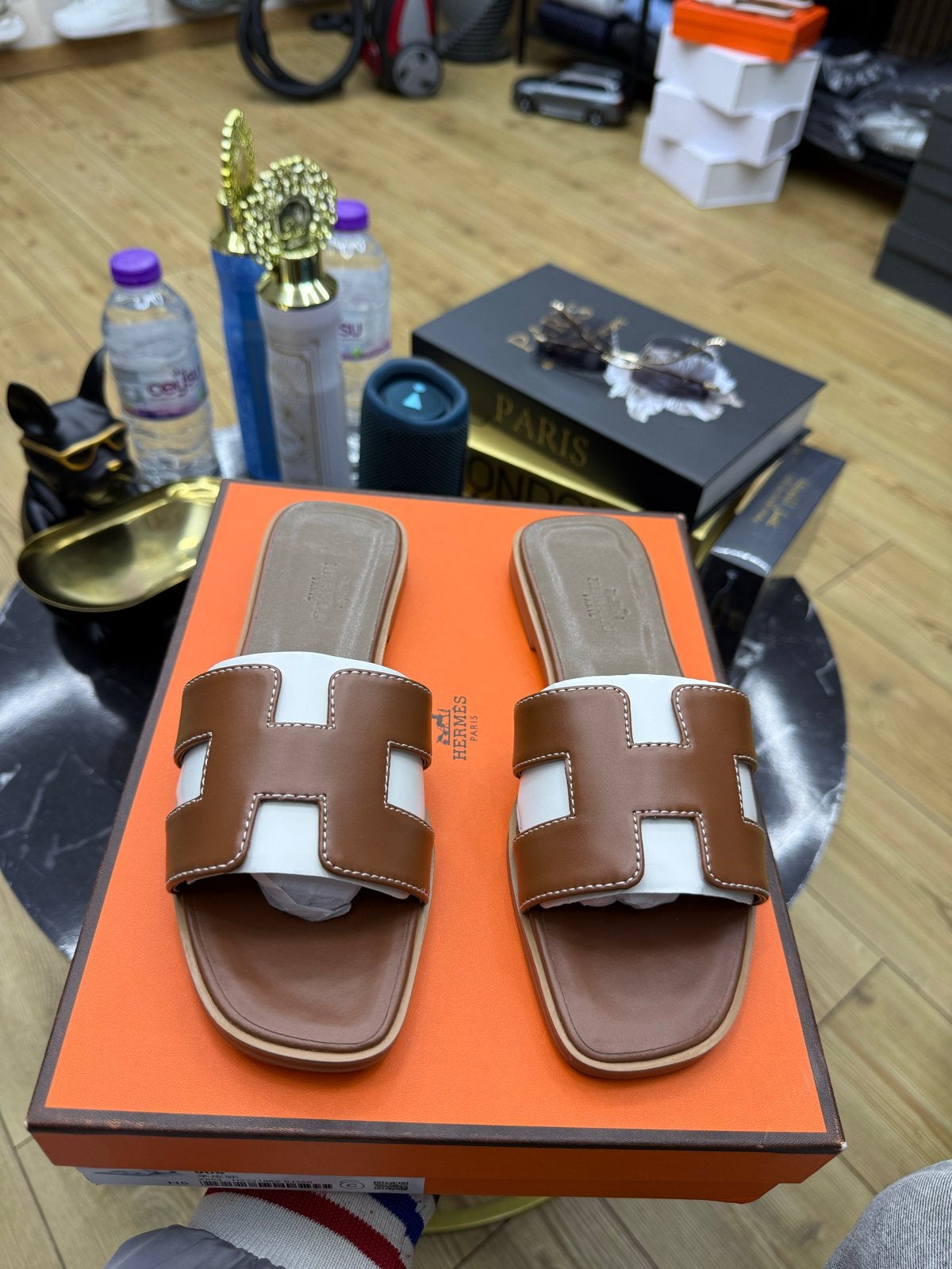 Hermes dames slippers maat 36-37, Kleding | Dames, Schoenen, Ophalen of Verzenden, Zo goed als nieuw, Wit, Slippers