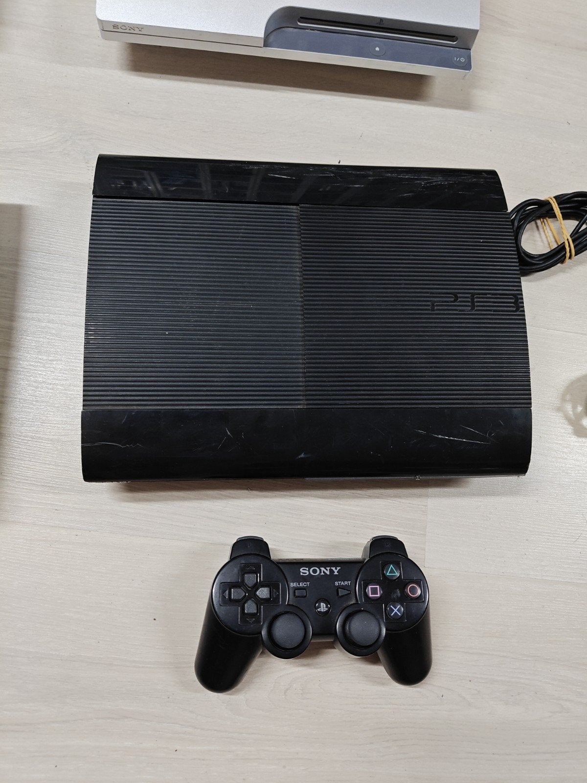 PS3 Slim en Super slim set blauw zilver en zwart, Spelcomputers en Games, Gebruikt, 1-7-1 Konan, Minato-ku, Tokyo 108-0075, Japan