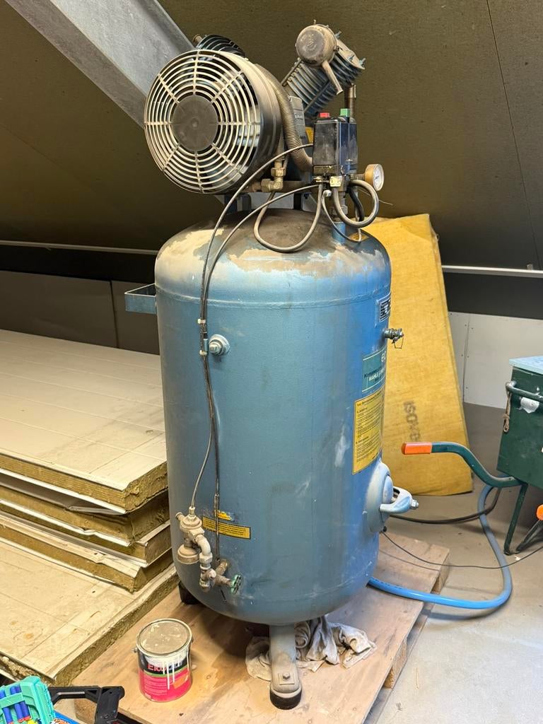 compressor  380v, Doe-het-zelf en Verbouw, Compressors, 100 liter of meer, Ophalen, Zo goed als nieuw, 6 tot 10 bar
