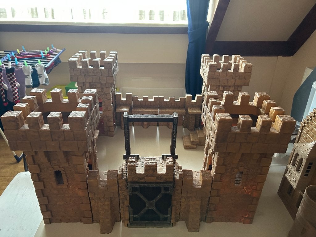 Groot Schleich kasteel met ophaalbrug, Kinderen en Baby's, Speelgoed | Bouwstenen, Gebruikt, Overige merken, Ophalen of Verzenden