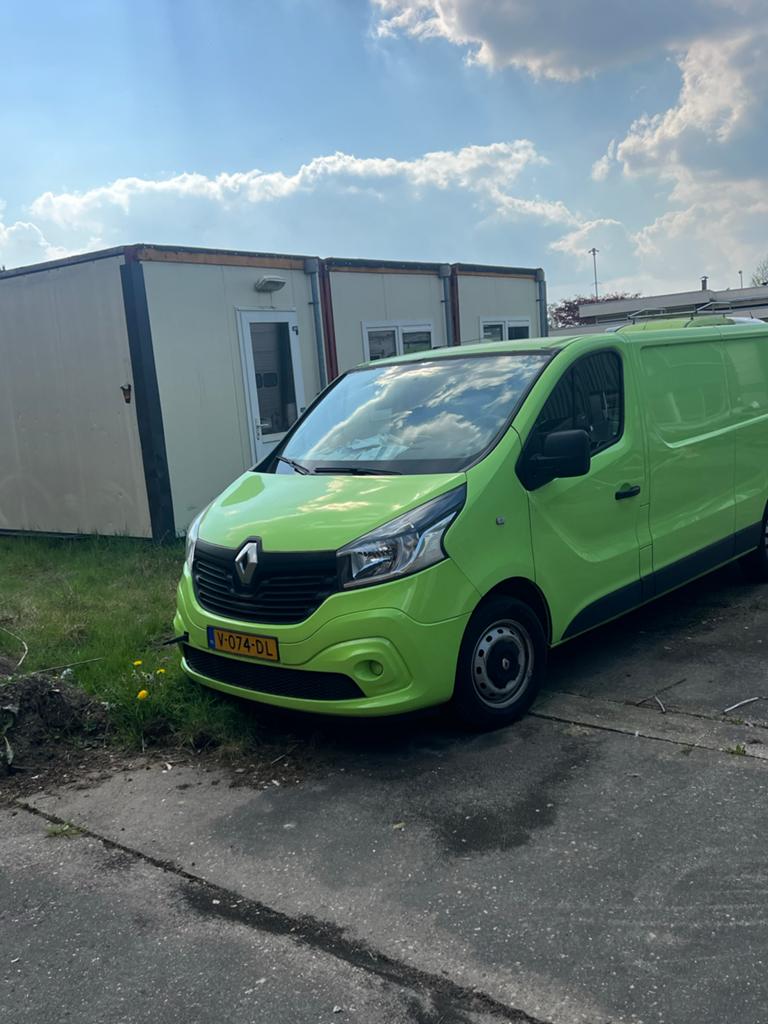Renault trafic 2017 kapotte motor, Auto's, Voorwielaandrijving, Stof, Zwart, 4 cilinders