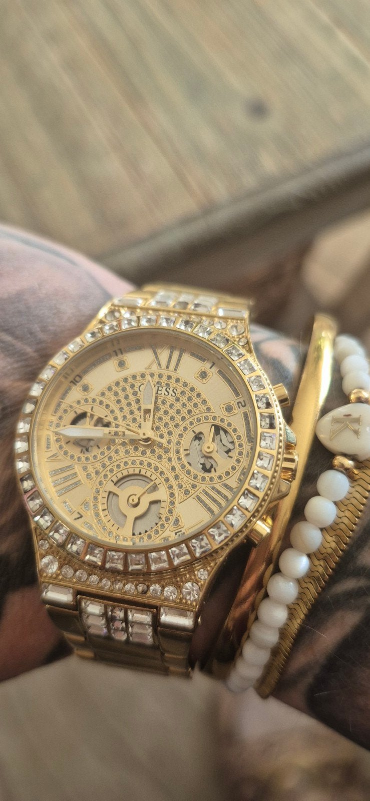 Guess horloge in goudkleur met strass, Gebruikt, Guess, Polshorloge, Ophalen of Verzenden