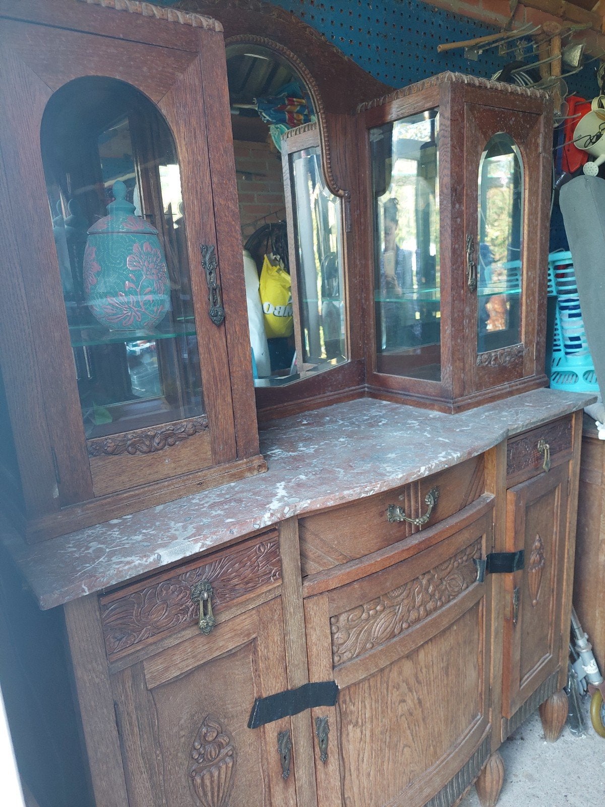 Antiek dressoir met marmeren blad en vitrinekasten, Ophalen