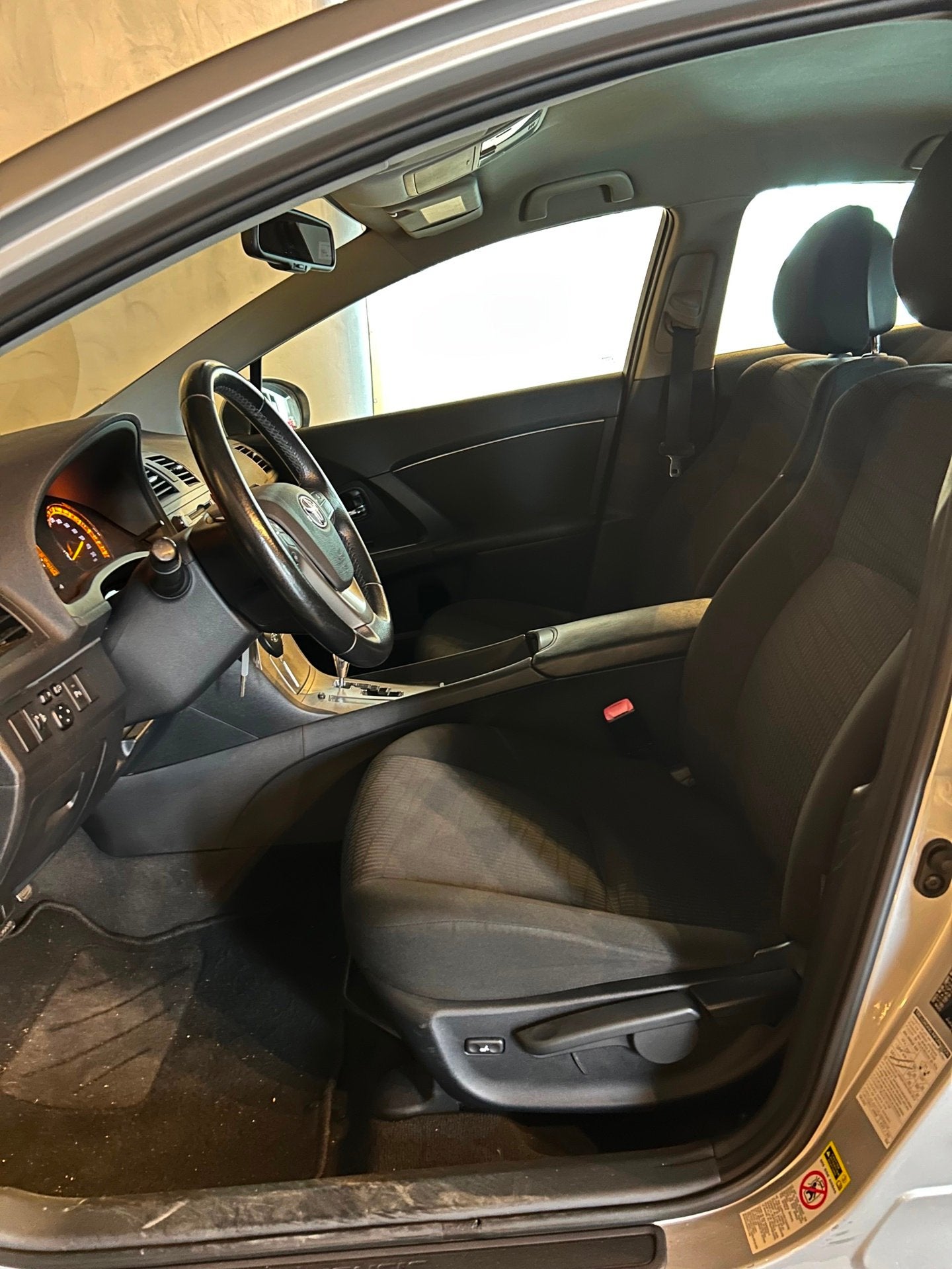 Toyota Avensis 1.8 VVTi Dynamic|AUTOMAAT|NAP|CRUISE|PARK SEN, 4 cilinders, Origineel Nederlands, 1600 kg, Sedan