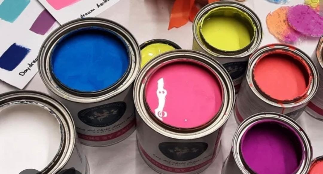 Gezocht verf in fleurige kleuren, Ophalen