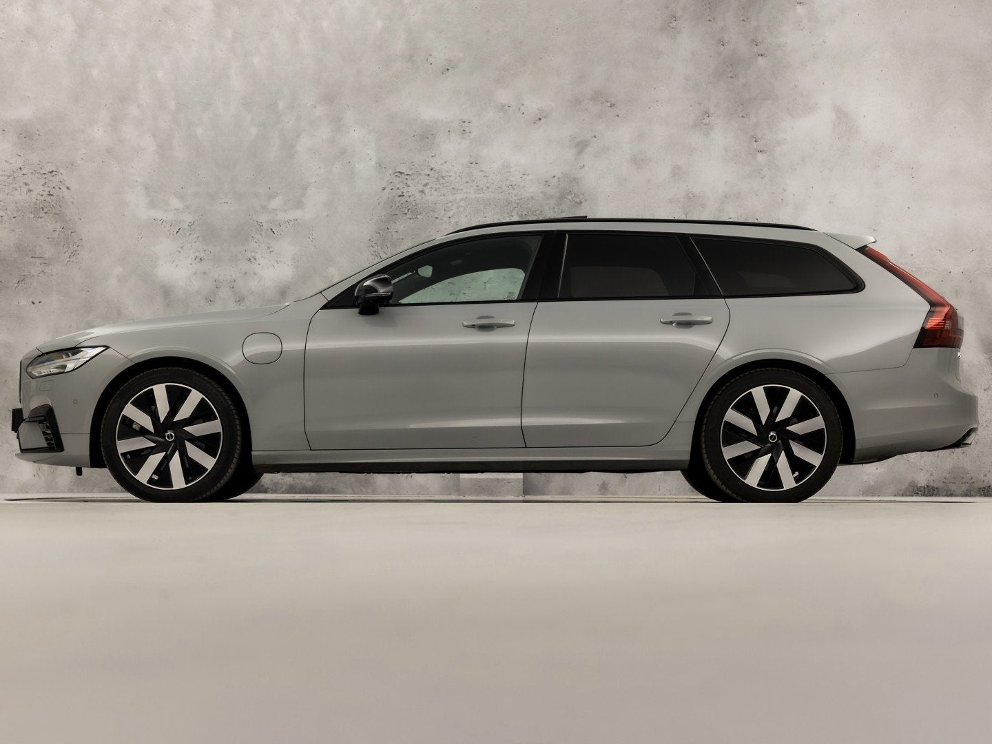 Volvo V90 2.0 T6 Plug-in hybrid AWD Ultimate Dark 350Pk Auto, Automaat, 12 maanden, 4 cilinders, Lichtsensor