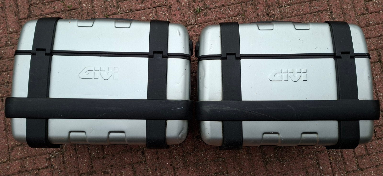 GIVI zijkoffers met rekken voor een Triumph Tiger 900, Ophalen, Gebruikt