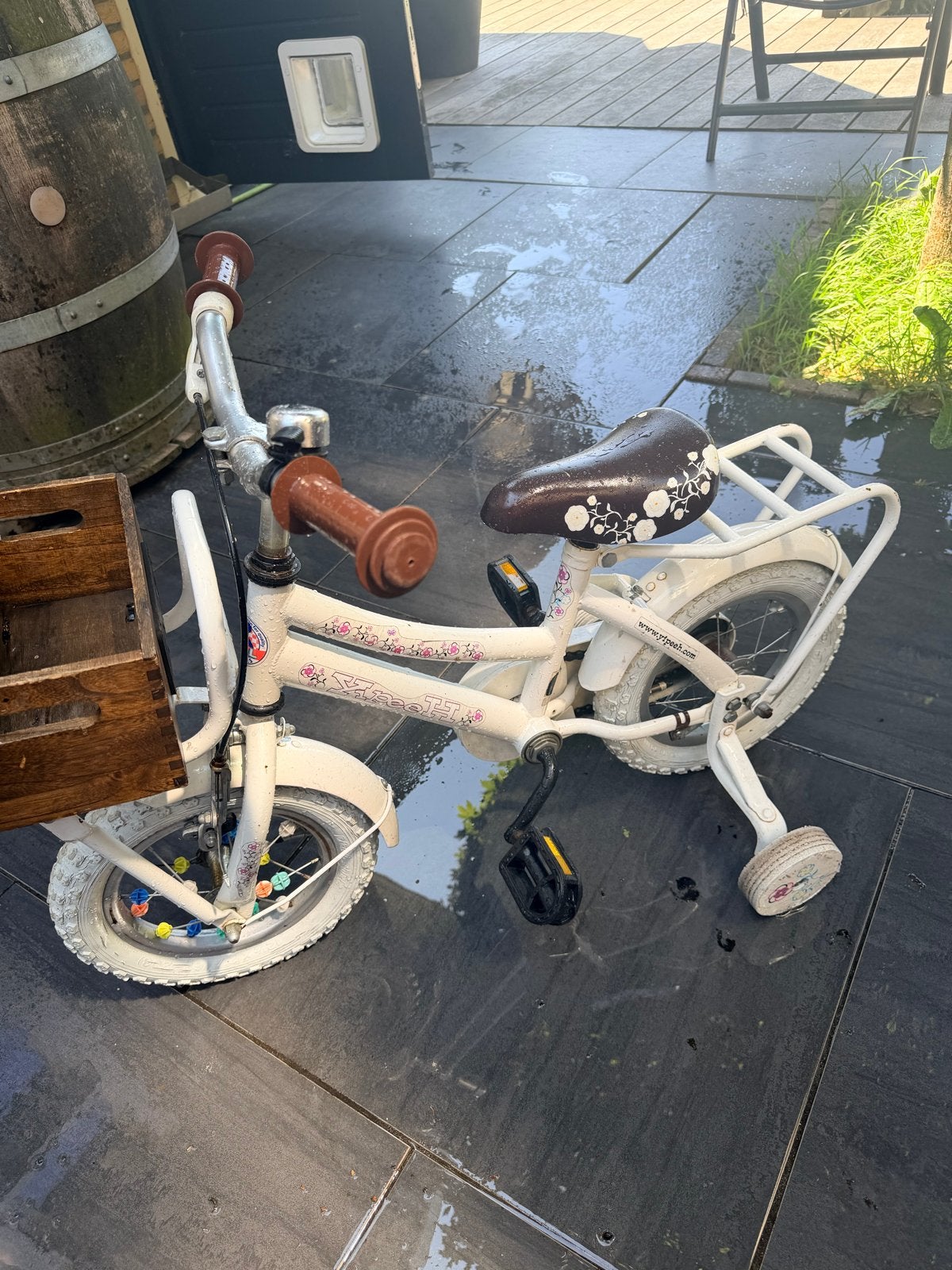 Kinderfiets wit met zijwieltjes en mandje, Ophalen, Zijwieltjes, Gebruikt, Velgrem